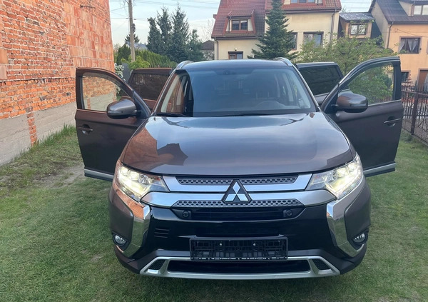 Mitsubishi Outlander cena 75900 przebieg: 68000, rok produkcji 2019 z Brzeziny małe 211